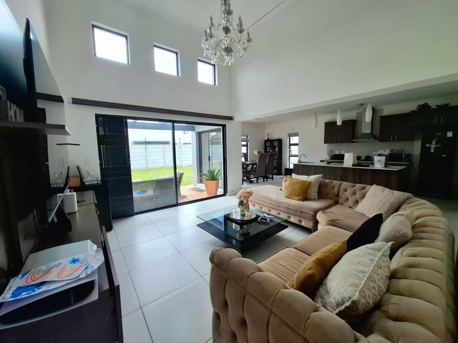 To Let 4 Bedroom Property for Rent in Parklands North Western Cape